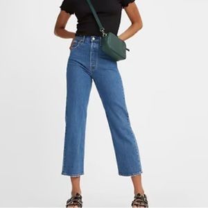 Levi’s Ribcage Straight Ankle Jeans in Jazz Pop (Medium Wash)